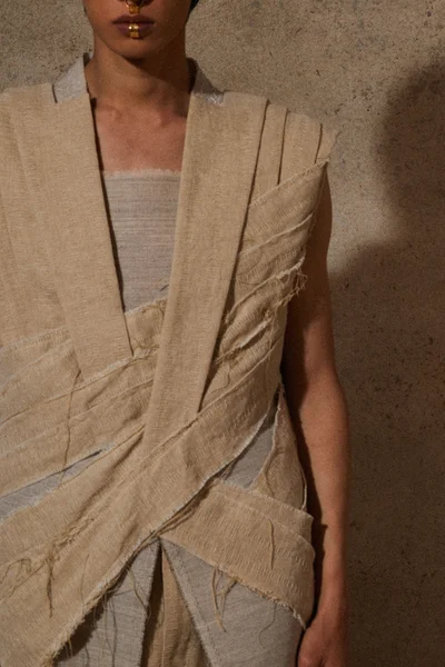 Look 10